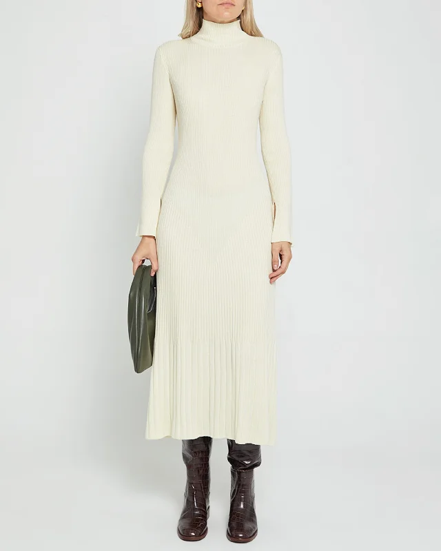Maxi Dresses with Double - Layered Skirts for a Flowing EffectCharlotte Knit Dress