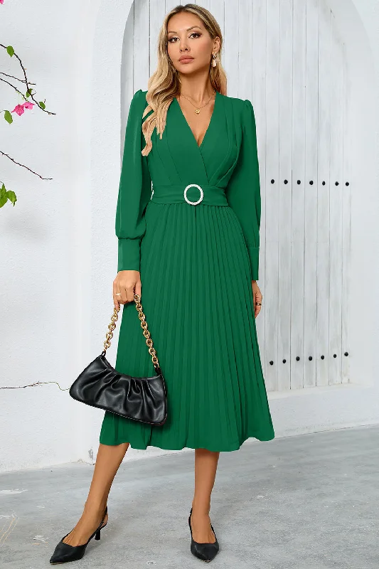 "Chiffon dresses for women with a flowy and light feel"Green A Line V-Neck Long Cocktail Dress with Long Sleeves "Chiffon dresses for women with a flowy and light feel"Green A Line V-Neck Long Cocktail Dress with Long Sleeves