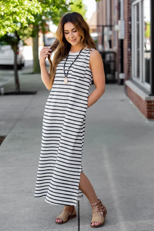 Luxurious Velvet Maxi Dresses for Winter GalasScalloped Stripes Side Slit Maxi Dress