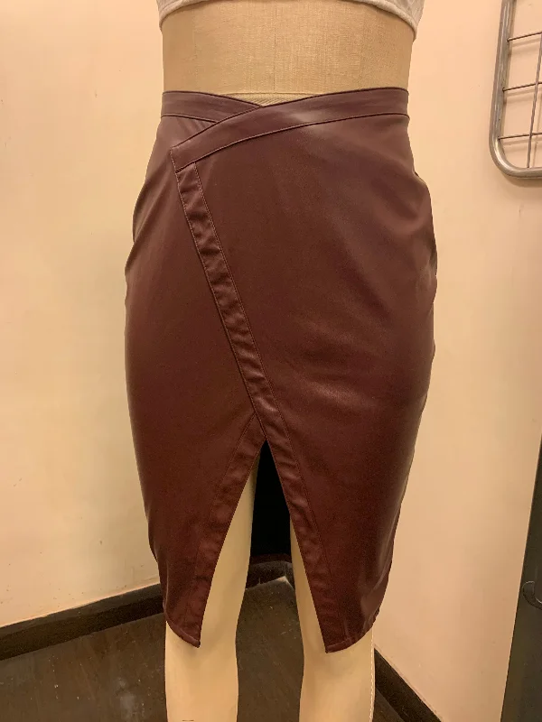 Sleeveless Party Dresses with Sequined Neckline for Ladies' Glamorous AppealCherry Faux Leather Skirt Fit Sample Sleeveless Party Dresses with Sequined Neckline for Ladies' Glamorous AppealCherry Faux Leather Skirt Fit Sample