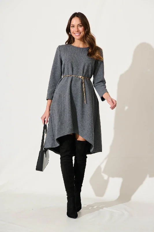 Metallic Party Dresses with Sequined Straps for Ladies' New Year's Eve PartiesCredenza Knit Dress In Grey Metallic Party Dresses with Sequined Straps for Ladies' New Year's Eve PartiesCredenza Knit Dress In Grey