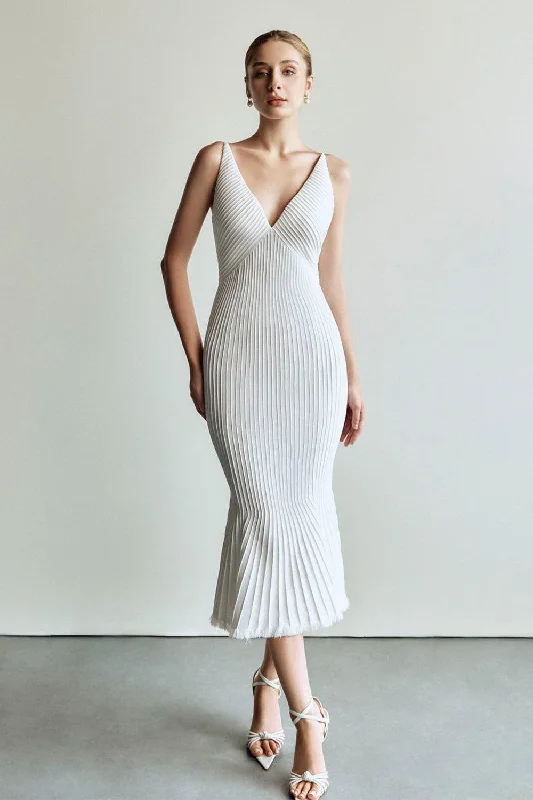 Appliqué - decorated midi dress for a unique and detailed styleEmma Mermaid V-Neck Crepe Midi Dress
