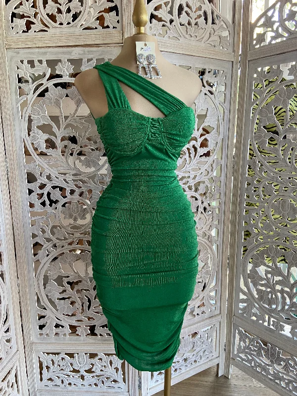 Floral print chiffon midi dress for a feminine and elegant lookGreen Cutout Midi Dress