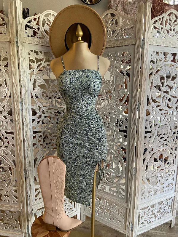 Puff - sleeve midi dress for a feminine and voluminous styleGreen Print Midi Dress