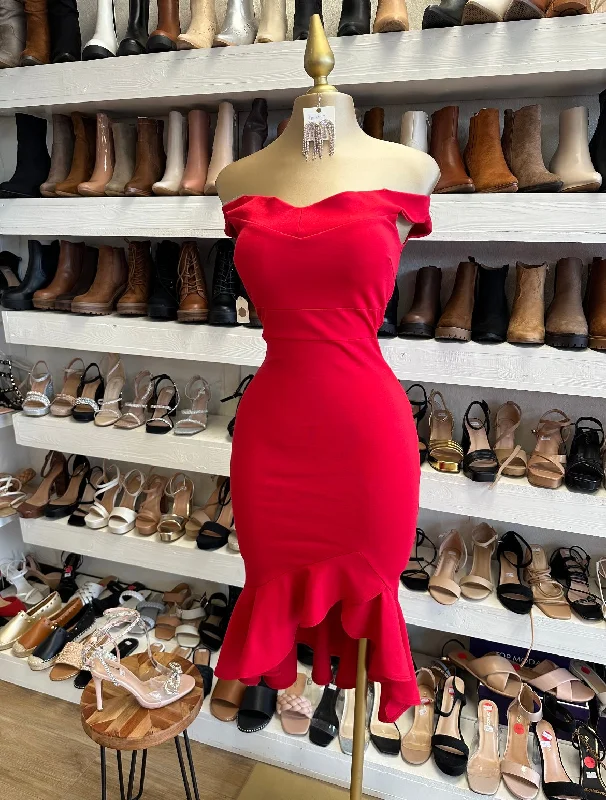 Celebrity - endorsed midi dress popularized by famous personalitiesRed Off Shoulder Midi Dress Celebrity - endorsed midi dress popularized by famous personalitiesRed Off Shoulder Midi Dress