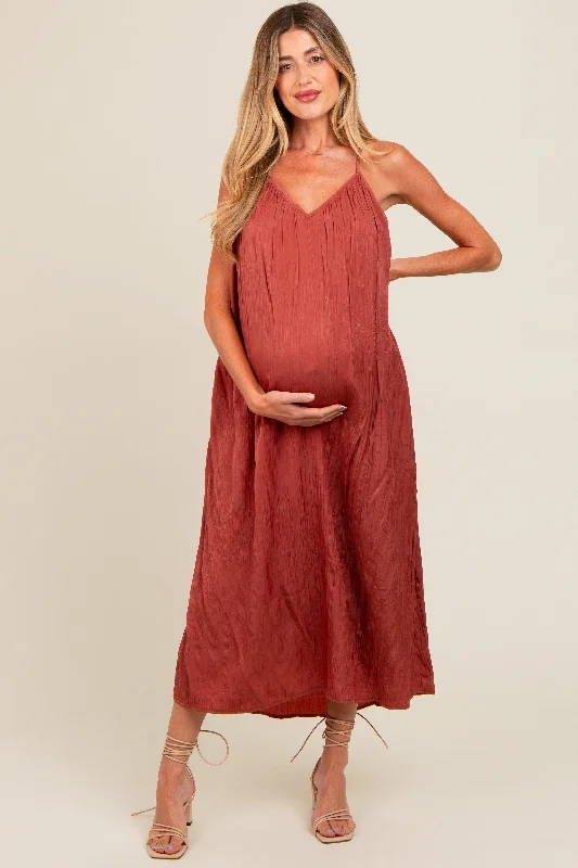 Ruffled hem midi dress for a charming and playful vibeRust Crinkle V-Neck Cross Back Maternity Midi Dress