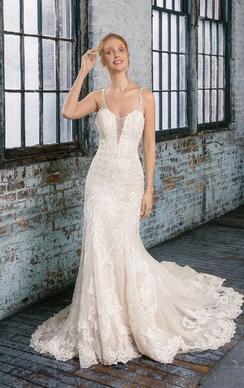 Embroidered Wedding Dresses with Metallic Thread for a Luxurious Feel99008
