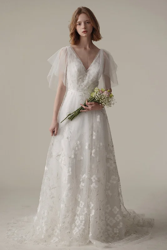 Tube Wedding Dresses with Beaded Waistband for a Simple and Chic StyleA-Line Sweep-Brush Train Lace Tulle Wedding Dress CW3085 Tube Wedding Dresses with Beaded Waistband for a Simple and Chic StyleA-Line Sweep-Brush Train Lace Tulle Wedding Dress CW3085