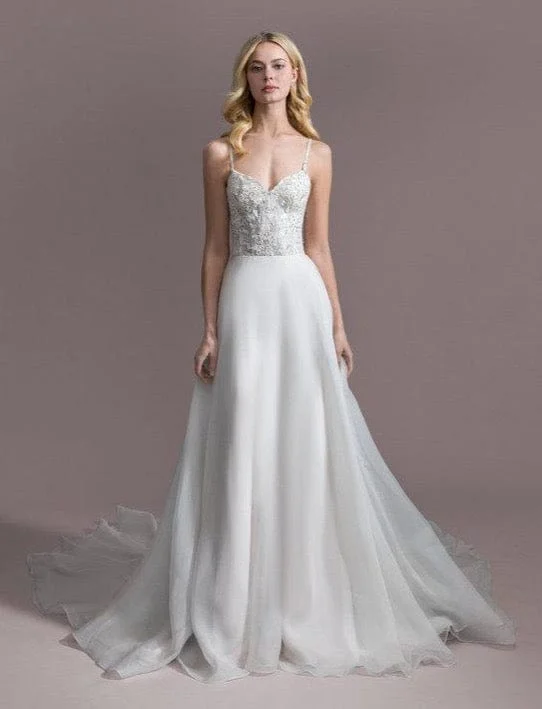 Printed Wedding Dresses with Floral Patterns and Satin Sash for a Romantic LookAllison Webb Everleigh - Size 10 Printed Wedding Dresses with Floral Patterns and Satin Sash for a Romantic LookAllison Webb Everleigh - Size 10