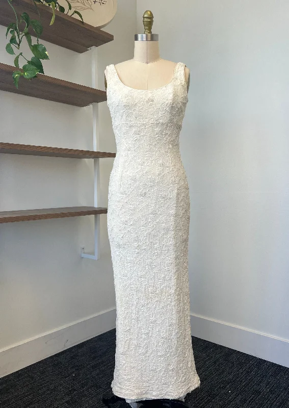 Sleeveless Wedding Dresses with Sequined Neckline and Back for a Glamorous LookBayje Bayje Vintage Sleeveless Wedding Dresses with Sequined Neckline and Back for a Glamorous LookBayje Bayje Vintage