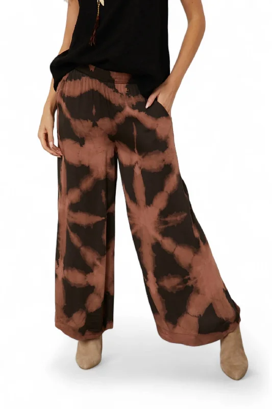 Velvet wide leg jeans for women in a luxurious and trendy styleBetter Days Pants In Mamounia