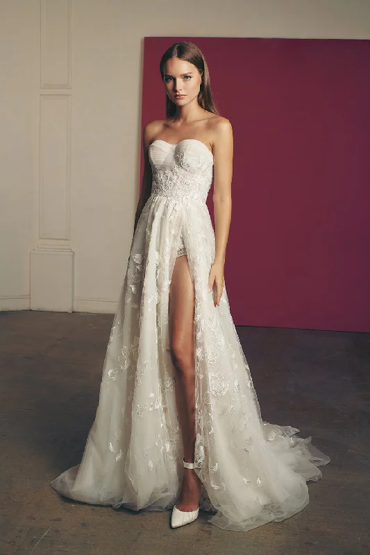 Gothic Style Wedding Dresses with Black Lace for a Mysterious AppealCrew