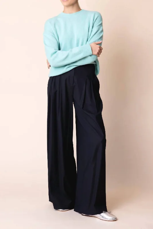 Elastic waist skinny pants for plus size women in a comfortable fitDrew Pants In Midnight Elastic waist skinny pants for plus size women in a comfortable fitDrew Pants In Midnight