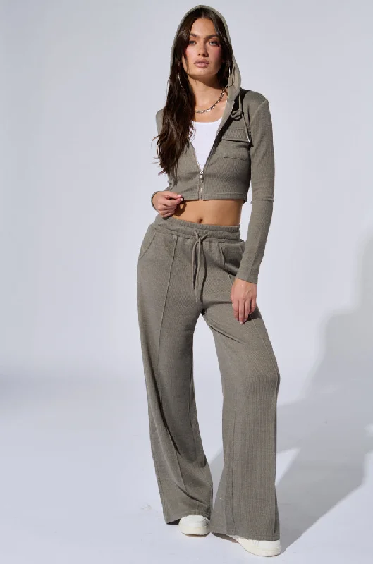 Trousers with back pockets for women in functionalityEYES ON ME WIDE LEG SWEAT PANT IN GREY Trousers with back pockets for women in functionalityEYES ON ME WIDE LEG SWEAT PANT IN GREY