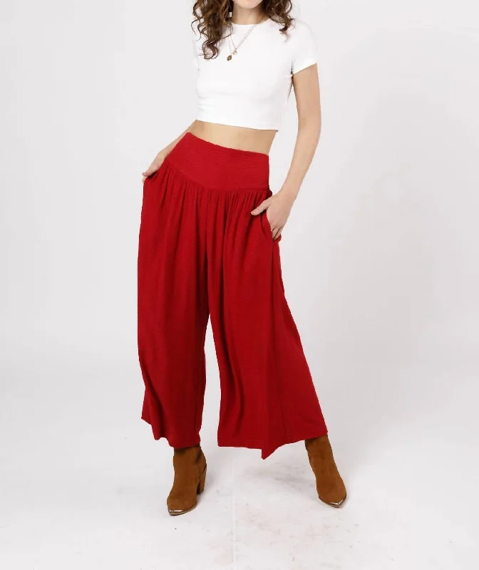 Linen pants for women in a breathable materialReis Pants In Red