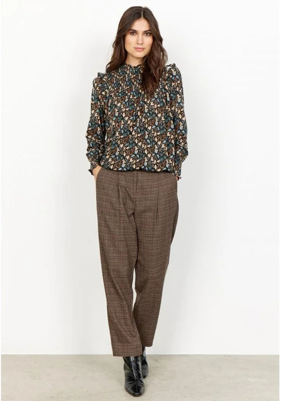 Paisley print pants for women in an exotic styleSoyaconcept Gwennie Tapered Trousers, Brown Paisley print pants for women in an exotic styleSoyaconcept Gwennie Tapered Trousers, Brown