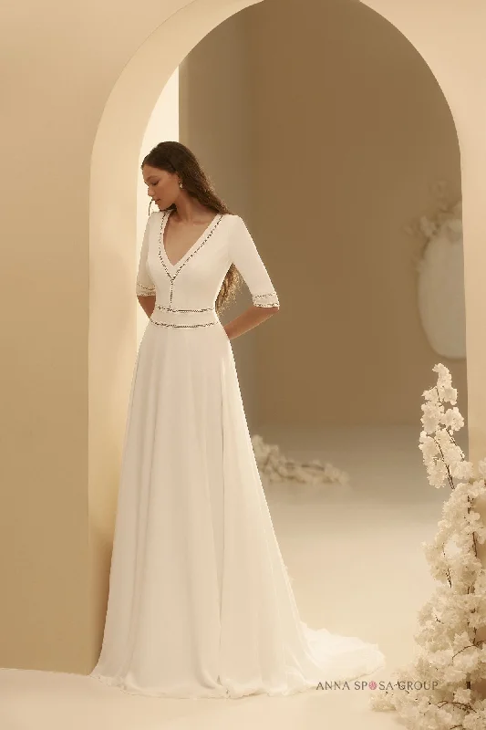 Wedding Dresses with Sequined Fringe and Tulle Overlay and High Low Hem for a Dazzling and Playful LookSpinta Wedding Dresses with Sequined Fringe and Tulle Overlay and High Low Hem for a Dazzling and Playful LookSpinta