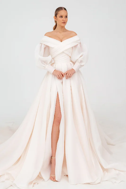 Sleeveless Wedding Dresses with Embroidered Neckline for an Elegant LookCoral Extra Convertible Wedding Dress Audrey (Basic dress + bolero + bow + detachable train) Sleeveless Wedding Dresses with Embroidered Neckline for an Elegant LookCoral Extra Convertible Wedding Dress Audrey (Basic dress + bolero + bow + detachable train)