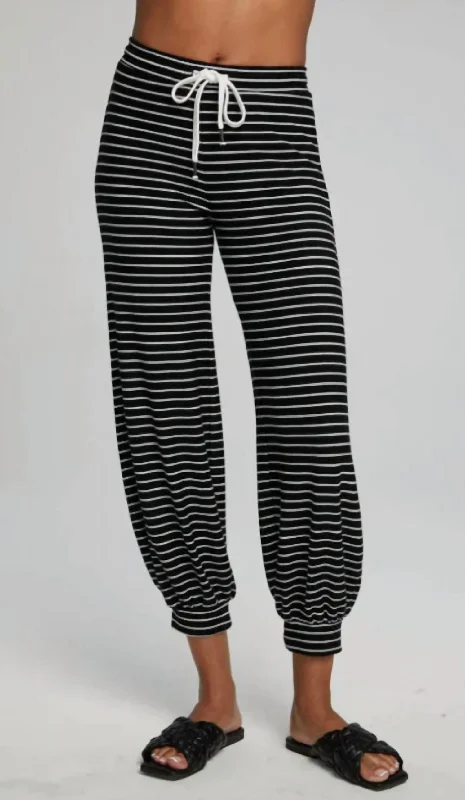Pleated wide leg pants for women in a formal and elegant lookWeekend Jogger In Black/white Stripe