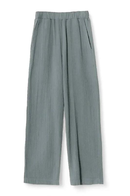 Tapered leg pants for women in a modern fitWomen's Darren Pant In Half Moon