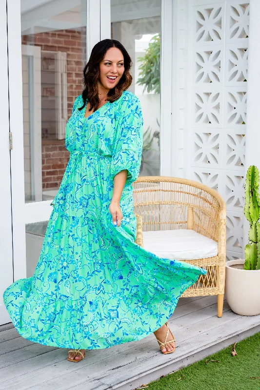 "Sleeveless dresses for women during hot summer days"Addison Dress in Evergreen Print "Sleeveless dresses for women during hot summer days"Addison Dress in Evergreen Print