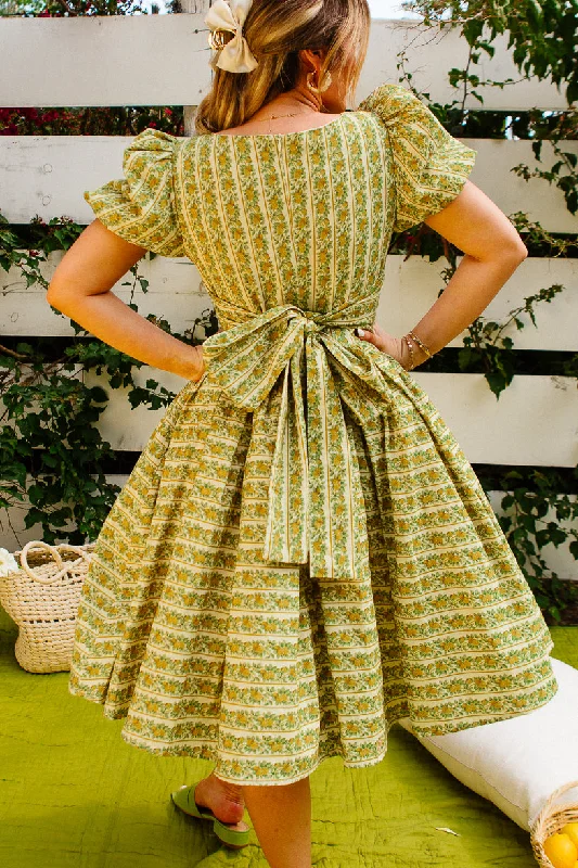 "Off - shoulder dresses for women to show off collarbones"Cupcake Dress in Vintage Floral - FINAL SALE "Off - shoulder dresses for women to show off collarbones"Cupcake Dress in Vintage Floral - FINAL SALE