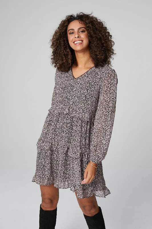 "Off - shoulder dresses for women to show off collarbones"Ditsy Floral V-Neck Tiered Smock Dress "Off - shoulder dresses for women to show off collarbones"Ditsy Floral V-Neck Tiered Smock Dress
