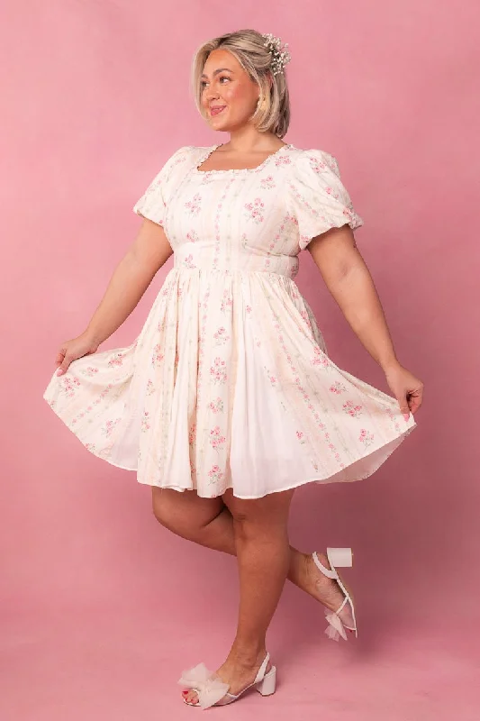 "Bodycon dresses for women to show off curves"Flowers For All Dress in Vintage Floral - FINAL SALE "Bodycon dresses for women to show off curves"Flowers For All Dress in Vintage Floral - FINAL SALE