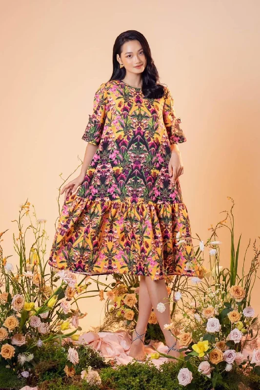 "Petite women's dresses with flattering fits"Lauren Middle Sleeves Dress