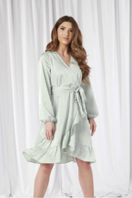 "Pleated dresses for women with a graceful movement"Double Second Sage Frill Wrap Dress "Pleated dresses for women with a graceful movement"Double Second Sage Frill Wrap Dress
